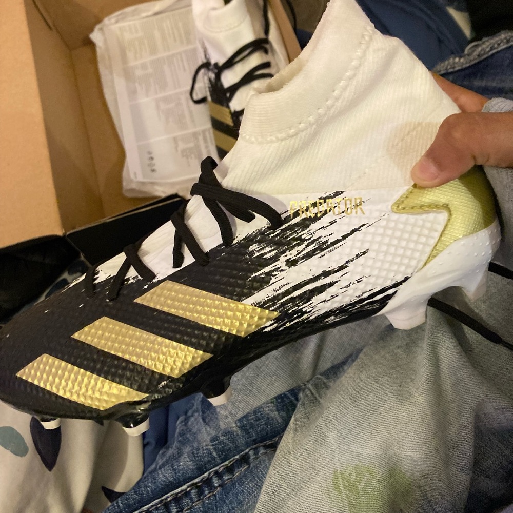 Brand adidas predator, size 6.5 in kids , color black,white,golden